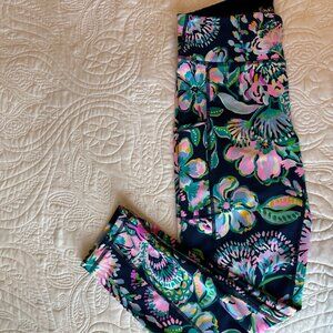 EUC Lilly Pulitzer Luxletic Weekender High Rise Midi Legging in High Tide Navy